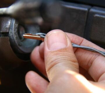 چگونه سوییچ شکسته شده را از خودرو خارج کنیم؟